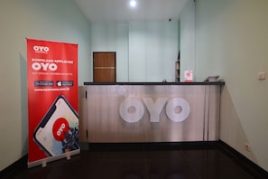 Reception - Hotel O Appartel Cempaka (Pontianak)