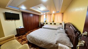 Comfort Quadruple Room, 1 Bedroom, Ensuite, City View | Desk, blackout curtains, soundproofing, free WiFi - Hostel Santiago de Latacunga (Latacunga)