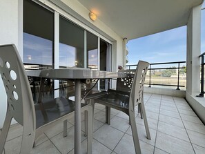 Outdoor dining - Apartment in La Rochelle with terrace and private parking (La Rochelle)
