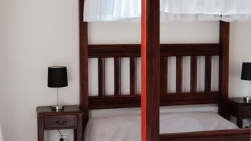 6 bedrooms, iron/ironing board, WiFi, wheelchair access