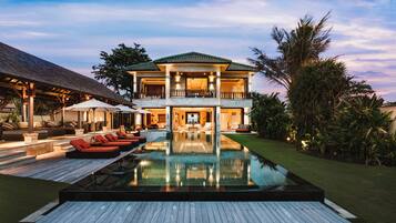 Villa Luxe, 5 chambres, non-fumeurs, vue plage | Terrasse/Patio