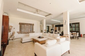Luxury Villa, 5 Bedrooms, Non Smoking, Beach View | Living area | LCD TV, DVD player, iPod dock, MP3 dock - Villa Rosita (Banjarangkan)