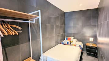2 slaapkamers, een kluis op de kamer, een strijkplank/strijkijzer