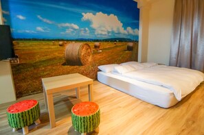 Familie vierpersoonskamer | Donzen dekbedden, verduisterende gordijnen, extra bedden, gratis wifi