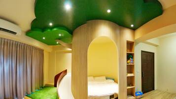 Family Quadruple Room | Down comforters, blackout drapes, rollaway beds, free WiFi