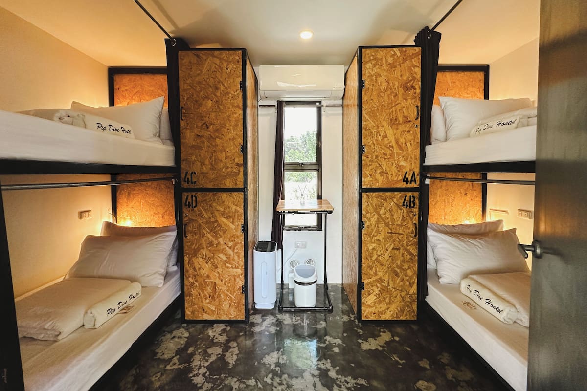 Blackout drapes, free WiFi, bed sheets