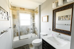 Combined shower/bathtub, hair dryer, towels, toilet paper