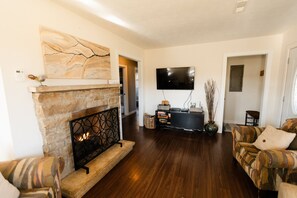 Smart-TV, peis og DVD-spiller