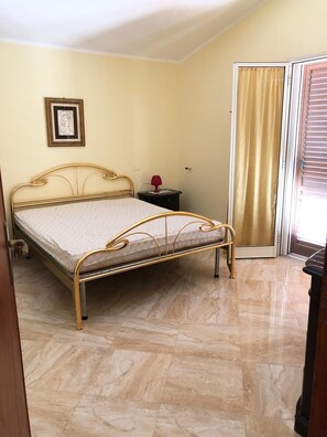 4 bedrooms, WiFi, bed sheets