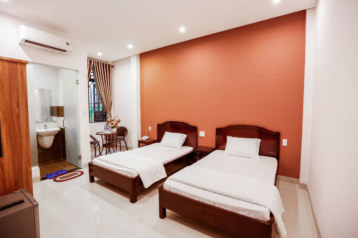 Deluxe Twin Room | 1 bedroom, minibar, in-room safe, desk