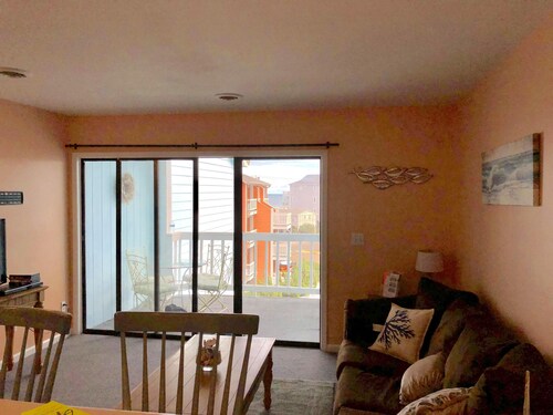 Cozy 1 bedroom condo 
