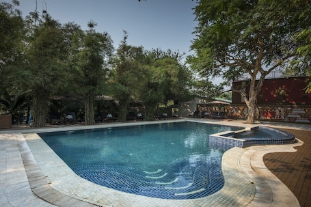 Outdoor pool. Royal House Hotel