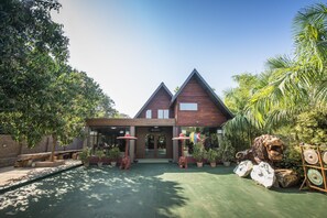 Front of property - Royal House Hotel (Nyaung-U)