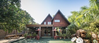 Royal House Hotel