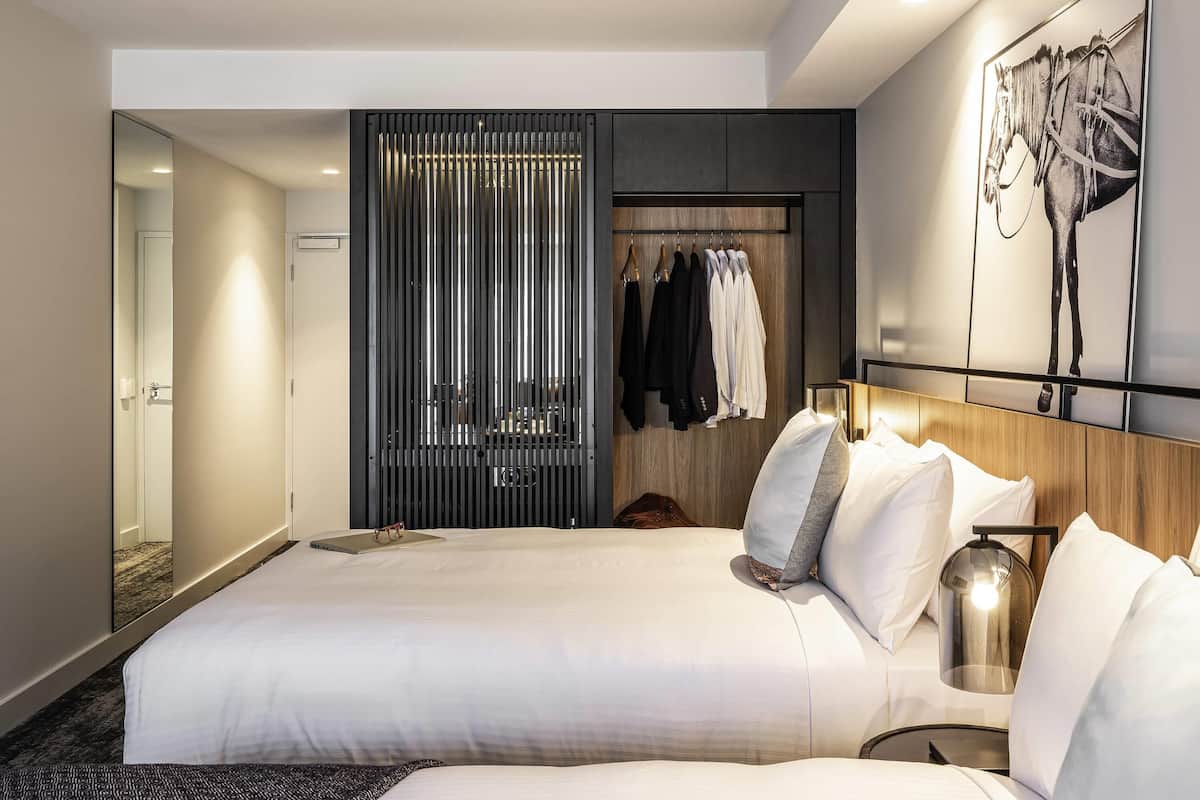 Minibar, coffres-forts dans les chambres, bureau, chambres insonorisées