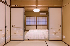 Family House | 4 bedrooms, free WiFi, bed sheets