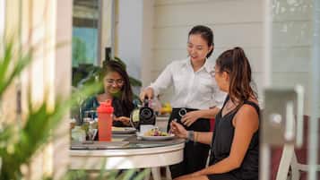 Spécialités Cuisine locale et internationale