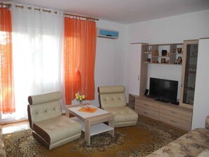 TV - Holiday apartment with air conditioning and balcony (Crikvenica)
