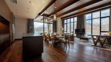 Signature Penthouse, 4 Bedrooms, Terrace, Mountain View | In-room safe, iron/ironing board, cribs/infant beds, rollaway beds