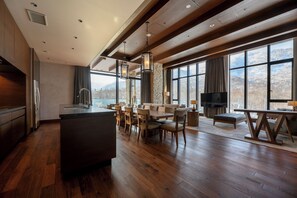 Signature Penthouse, 4 Bedrooms, Terrace, Mountain View | In-room safe, iron/ironing board, cribs/infant beds, rollaway beds - Yu Kiroro (Akaigawa)