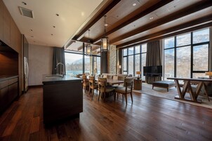 Signature Penthouse, 4 Bedrooms, Terrace, Mountain View | In-room safe, iron/ironing board, cribs/infant beds, rollaway beds