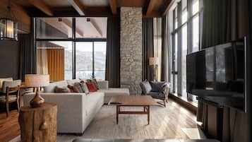 Signature Penthouse, 4 Bedrooms, Terrace, Mountain View | In-room safe, iron/ironing board, cribs/infant beds, rollaway beds