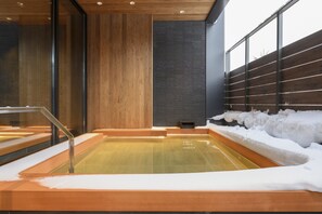 Indoor spa tub