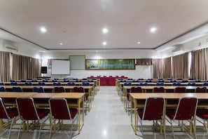 Meeting facility - OYO 889 Edotel Amanah Hotel Syariah By Smk Muhammadiyah 1 (Pekanbaru)