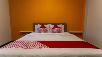 Quarto casal standard | Escrivaninha, Wi-Fi de cortesia, roupa de cama