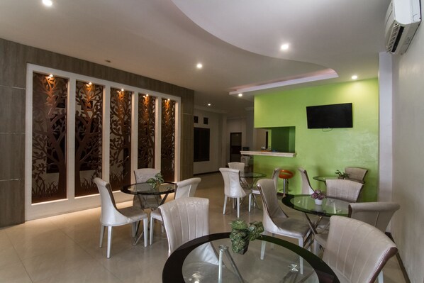 Restaurant - OYO 889 Edotel Amanah Hotel Syariah By Smk Muhammadiyah 1 (Pekanbaru)