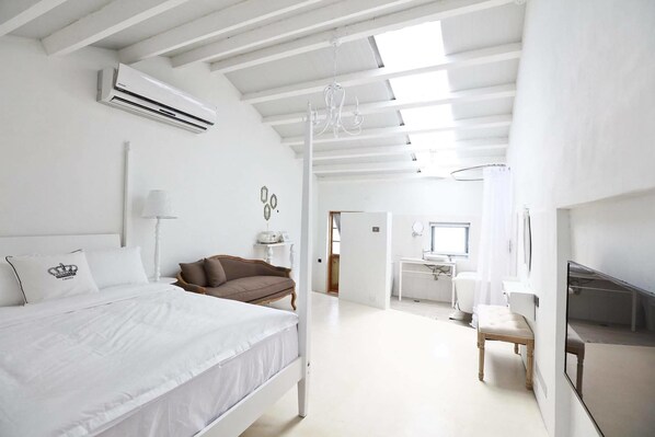 Desk, rollaway beds, free WiFi, bed sheets