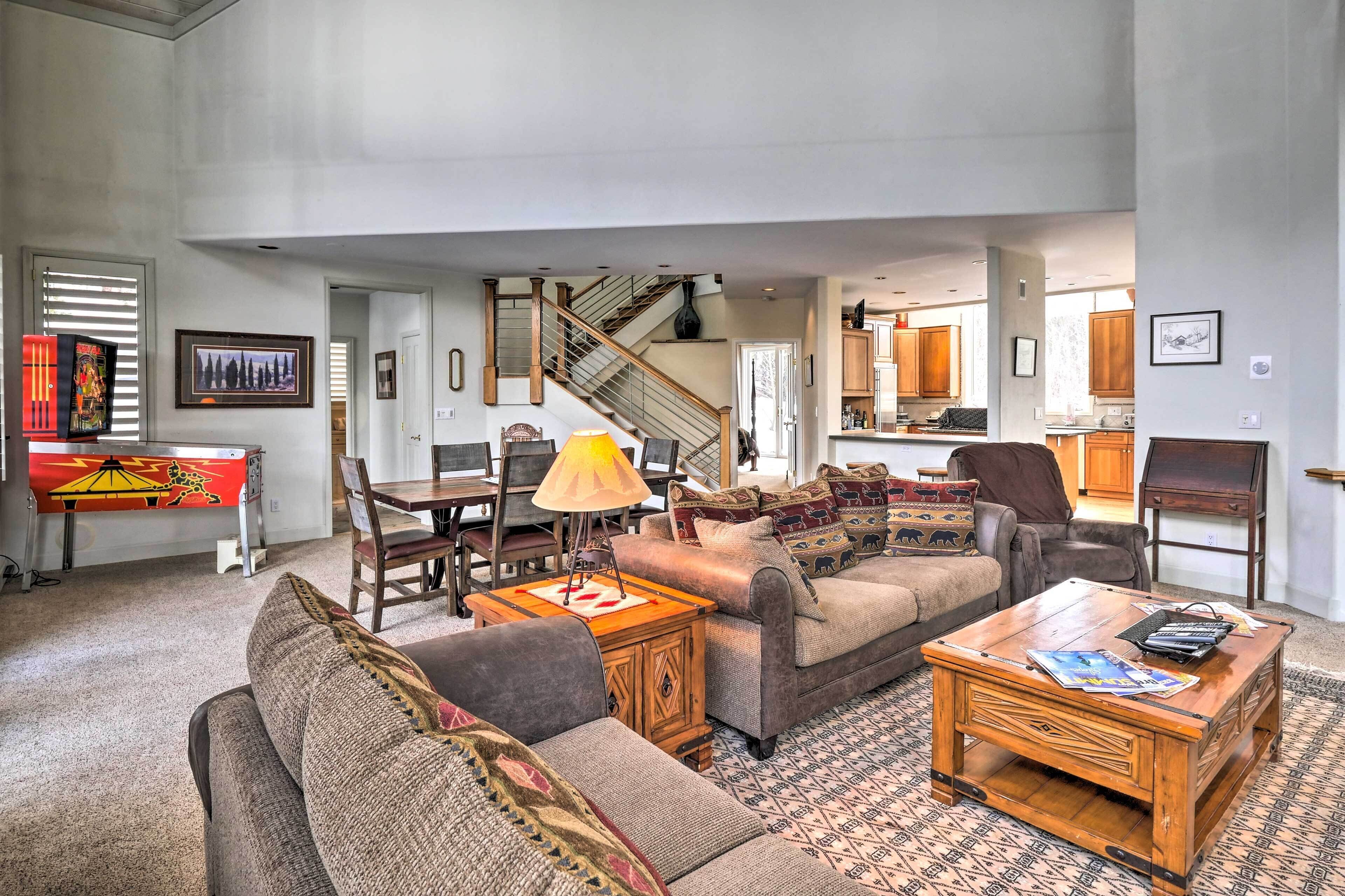 Breckenridge Mtn Retreat w/ Deck, 1 Mi to Main St!