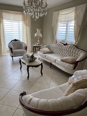 Smart-TV, DVD-Player, Stereoanlage