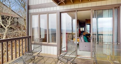 Sugar Mountain villa w/mountain & valley views, wood fireplace & close to trails