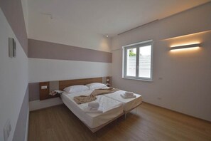 1 bedroom, in-room safe, iron/ironing board, free WiFi - The View-Earth: design apt. with lake view (Baveno)