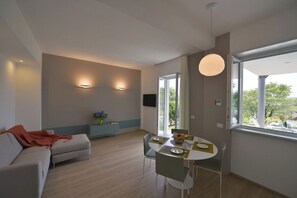 TV - The View-Earth: design apt. with lake view (Baveno)