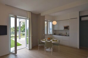 Fridge, microwave, dishwasher, coffee/tea maker - The View-Earth: design apt. with lake view (Baveno)