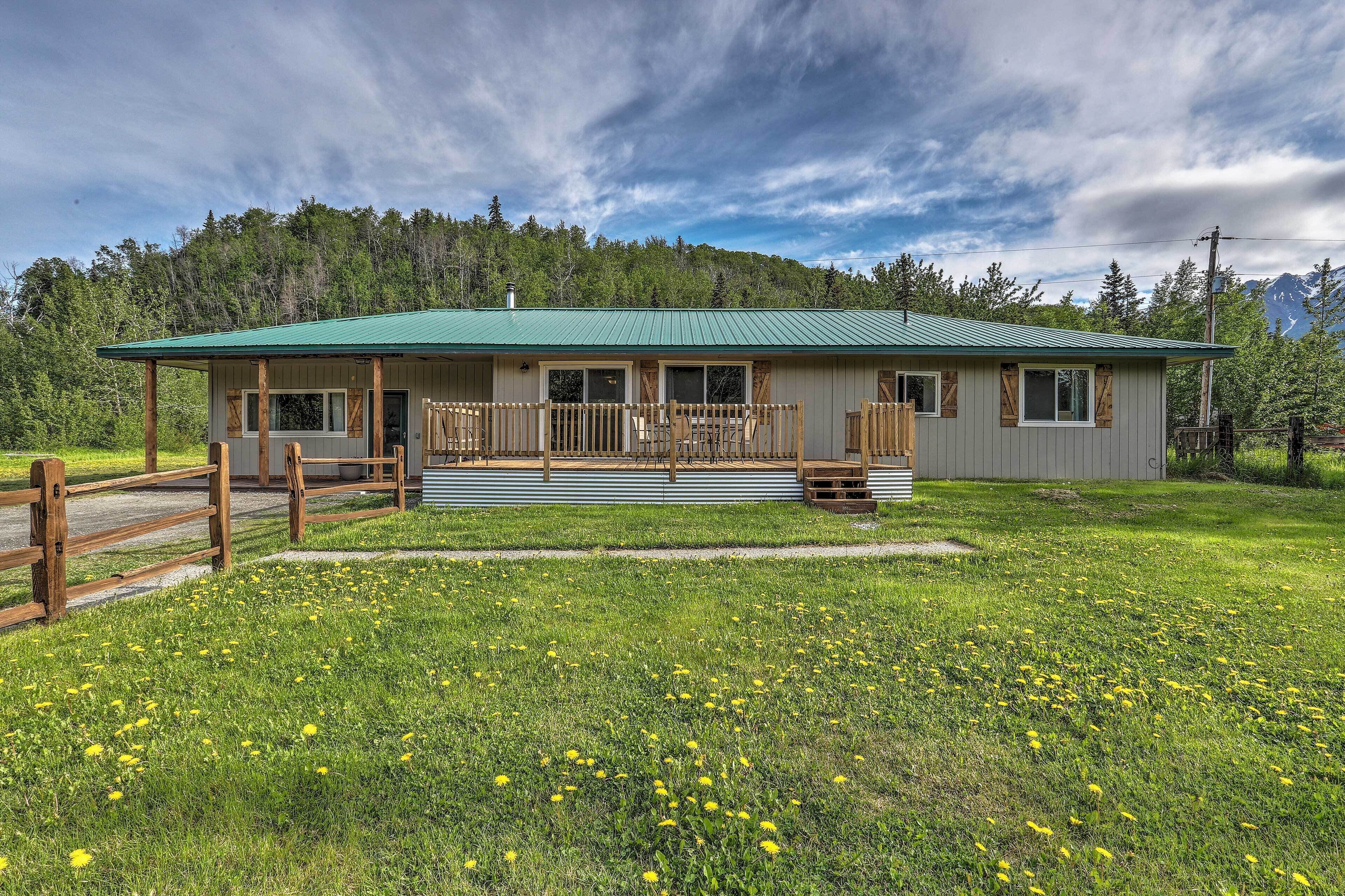 Palmer Home w/ Deck, Yard & Mountain Views