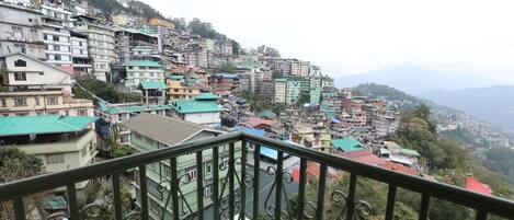 Luxe kamer | Uitzicht vanaf balkon