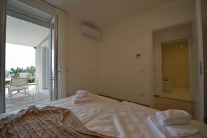 2 bedrooms, in-room safe, iron/ironing board, free WiFi - The View-Garden: design lake view apt. with porch (Baveno)