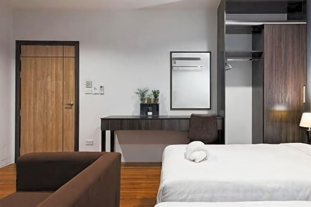 Blackout drapes, WiFi (free), bed sheets