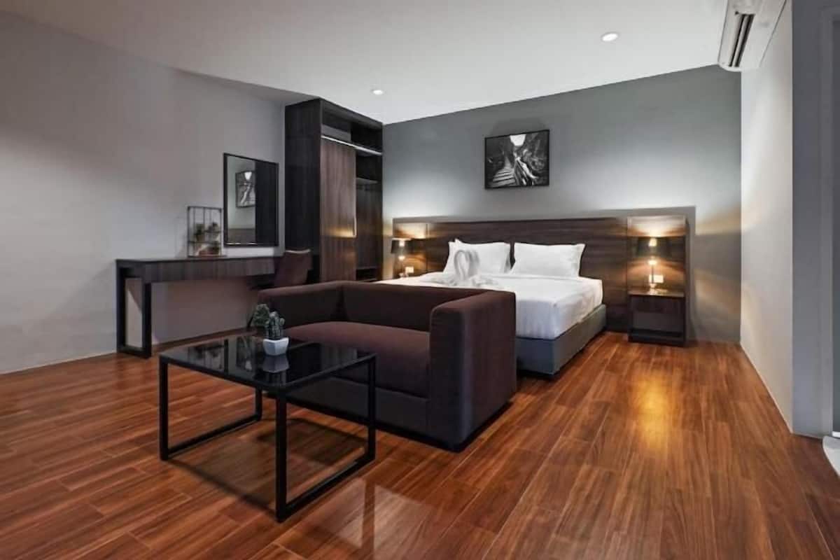 Blackout curtains, free WiFi, bed sheets