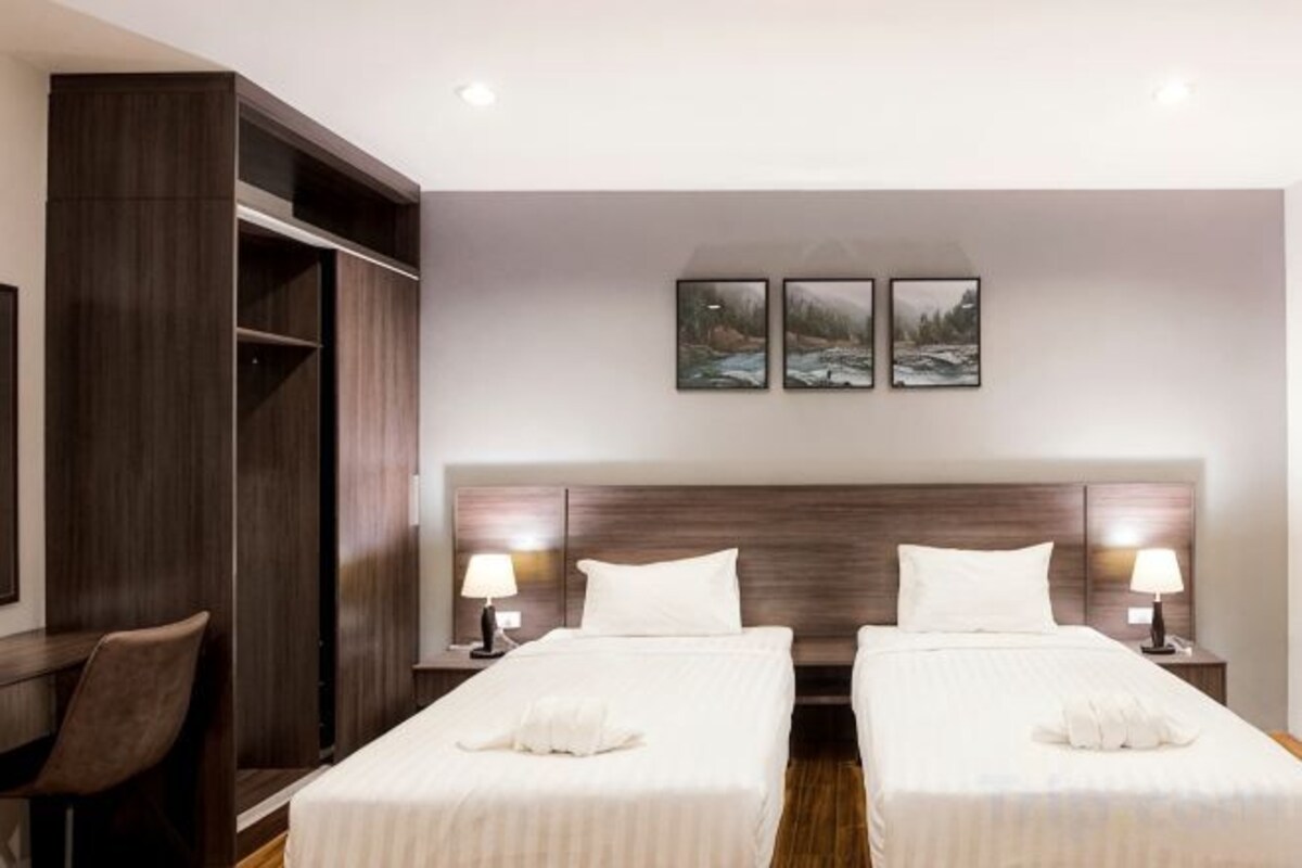 Blackout drapes, WiFi (free), bed sheets