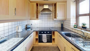 Private kitchen - A cosy cottage with views, dog friendly (Penmaenmawr)