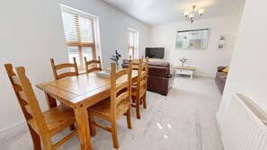 Dining - A cosy cottage with views, dog friendly (Penmaenmawr)