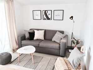 TV, books - Beautiful, modern apartments on Ciovo, Croatia. (Okrug Gornji)