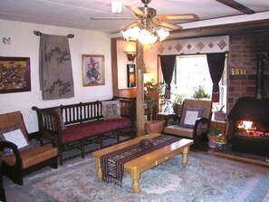 Lobby lounge - PENSION SEQUOIA (Hara)