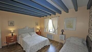 4 slaapkamers, een strijkplank/strijkijzer, wifi, beddengoed