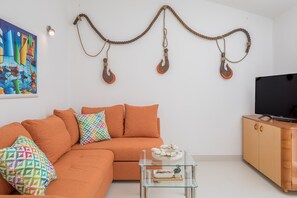 TV, fireplace, ping pong, stereo - Book Villa Basic and get relaxed with wine and beautiful sunset from top floor (Dvornica)