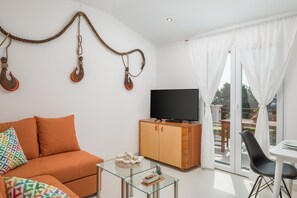 TV, fireplace, table tennis, stereo